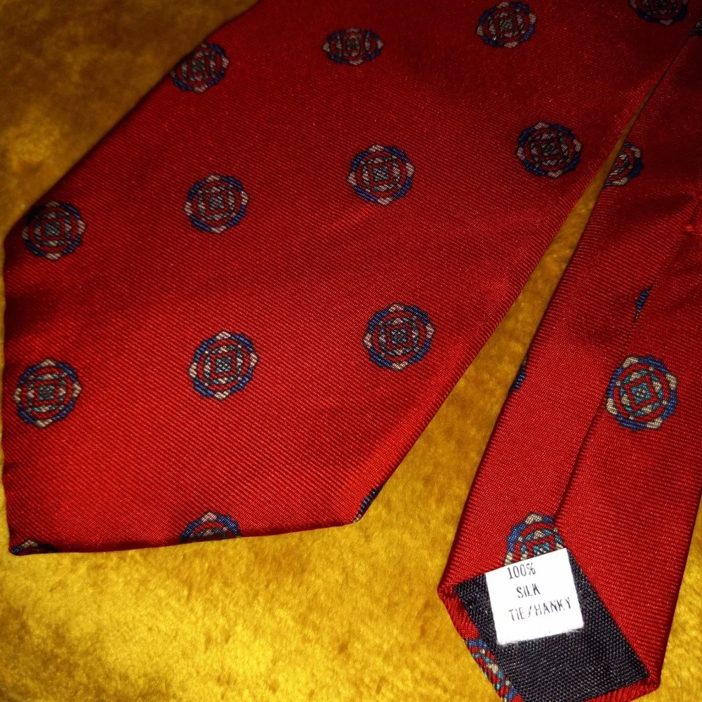ANDHURST Red with geometric design Fancy 100% Silk Tie Made in USA 58